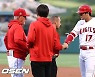 '팔부상 날벼락' 오타니, 투수로 더 이상 등판 힘들다..103년만에 대기록 무산 위기