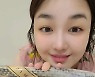 '송혜교 닮은꼴' 정미애, 굴욕無 클로즈업.. 한우 선물에 미소!