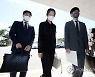 경찰서 들어서는 김포 택배배리점주 아내