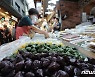 한가득 쌓인 송편들