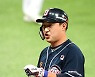[포토] 대타 김인태, 9회 동점 만드는 적시타
