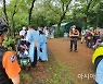 한라산 등반객 말벌 쏘임 사고 발생..20여명 부상