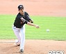 '9회 1사에서 2연속 완봉 무산' 고영표, 시즌 12승 달성..팀은 8-1 승 [창원 리뷰]