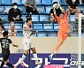 울산의 마지막 공격 막아내는 최영은 [사진]