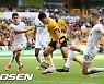 '황희찬 후반 투입' 울버햄튼, 승격팀 브렌트포드에 0-2 충격패
