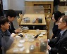 최재형, 냉면집서 이준석 만나 "비단 주머니 받았다"