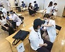 일본, 이르면 연내 '코로나19 백신 부스터샷' 접종 시작