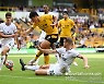 [EPL 5R] '황희찬 후반 출격' 울버햄프턴, 한 명 적은 브렌트포드에 0-2 완패