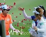 김효주 '꽃길을 걸어요~'[포토]