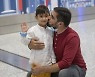 홀로 아프간 탈출한 3세 아이, 캐나다서 극적으로 아빠 상봉