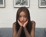 오마이걸 유아, 블랙 시스루X치명적인 섹시 꽃받침