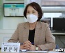 한국장학재단 연합기숙사 찾아 인사말하는 유은혜 부총리