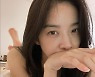 이청아, 비현실적 미모 일상은 친근감 가득..정소민 "할 일 미루는 중에도 아름답네"
