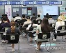 미접종자 추가 예약률 0.5% 저조..정부 "18~49세 적극 참여 부탁"