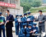 '탄원진출' 청년들 사업에 힘쓰는 북한 자강도 당 위원회