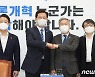 대선 6개월 앞두고 與, 열린민주당 당대당 통합 논의 시작되나