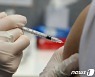 [속보] 靑 "25일부터 영국서 'mRNA 백신' 100만도즈 순차 도입"
