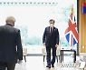 G7 이후 100일 만에 존슨 총리 만난 문재인 대통령