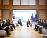 슬로베니아와 두 번째 정상회담하는 문재인 대통령