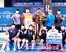 백두장사 김진 '동료들과 함께'