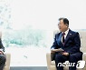 '백신교환' 英서 오는 100만회분, 국내 미접종자·18~49세 활용