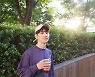 이제훈, 훈훈한 남친룩 입고 전한 추석 인사 "맛있는 거 먹고 푹 쉬시길"