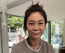 '오징어 게임' 정호연, 오겜월드 홍보요정..장난기 가득 귀여운 눈웃음