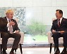 정부 "영국과 교환 백신, 미접종자·18-49세 접종에 활용"