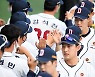 두산 '명절 승리는 기뻐' [MK포토]