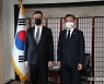 문 대통령, 화이자 회장 접견..백신 추가 구매 논의