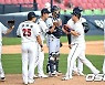 파죽지세 두산, '4연승 달리며 4위까지' [사진]