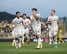 '송민규 결승골 터졌다' 전북, 광주에 2-1 승리..리그선두 탈환   [오!쎈 광주]