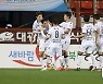 울산, '동해안 더비'서 포항에 2-1 승리..선두 수성