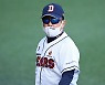 김태형 감독 '내일도 이기자'[포토]