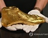 BRITAIN PELE SOCCER AUCTION