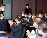 인사하는 이낙연 후보