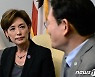 송영길 대표와 대화하는 영킴 CSGK 공동의장