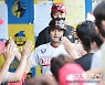 [포토] 김성현 '9회말 승부를 원점으로 돌리는 동점홈런'