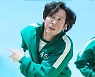 해외 석권한 '오징어게임', 어째서 국내 반응은 극과 극일까