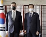 문 대통령, 미국서 백신 외교..화이자에 조기 공급 요청