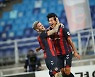 [K리그1 현장리뷰] '정재용 극장골' 수원FC, 성남에 3-1 역전승..4위 유지
