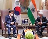 '쿼드 멤버' 인도와 외교장관회담.."특별 전략적 동반자관계 심화"