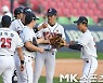 두산 'NC 꺾고 파죽의 5연승' [MK포토]