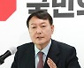 유승민 "윤석열, 내 공약 베껴" 尹측 "청년 제안 공약화한 것"