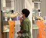 추석 연휴 끝나자 확진자 폭증..오후 9시까지 2133명 '역대 최다'