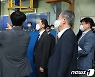 용홍택 차관, 코로나19 대응 기업지원 연구현장 방문