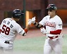 추신수 '홈런 2방' + 이재원 '끝내기'.. SSG, 롯데에 신승