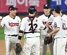 [포토]김재윤,100세이브 축하
