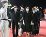 국군 전사자에게 경례하는 문재인 대통령