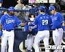 '백정현 다승 공동 1위+홈런 3방' 삼성, LG 꺾고 2위 지켰다 [잠실 리뷰]